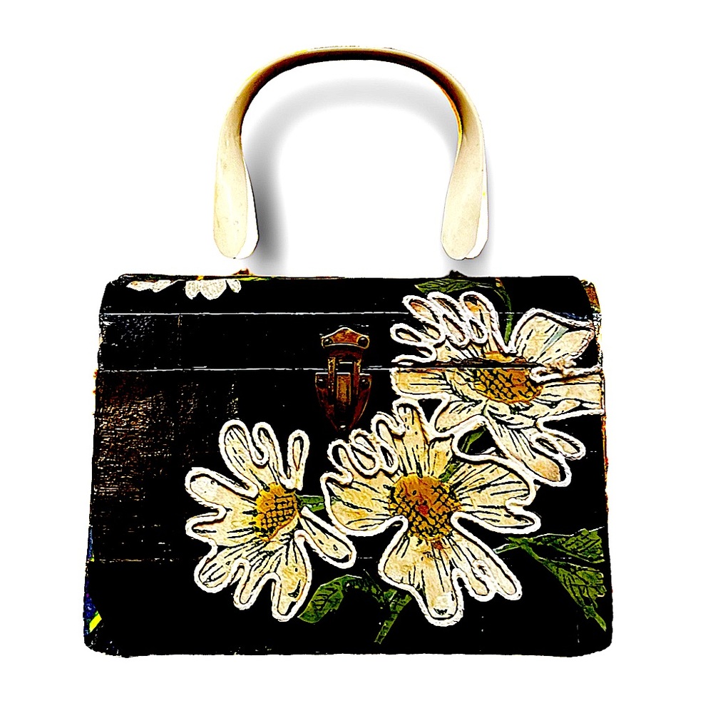 VINTAGE HANDBAG COLLECTOR’s TREASURE! HANDCRAFTED ANTIQUE WOODEN BOHO HANDBAG!